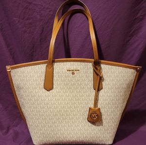 Michael Kors Jane Large Tote Signature Vanilla